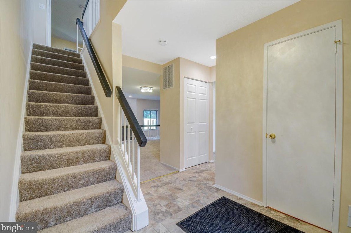 9842 Dairyton Ct, Gaithersburg MD  20886-1102 exterior