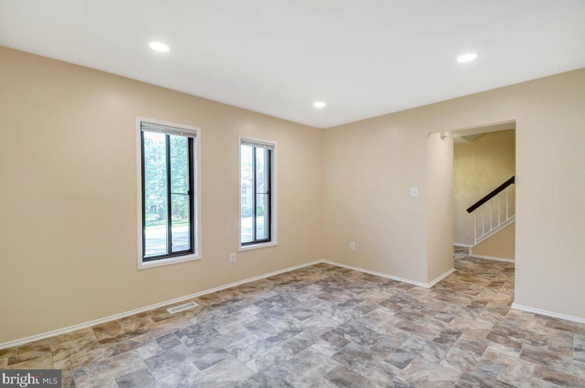 9842 Dairyton Ct, Gaithersburg MD 20886-1102 exterior