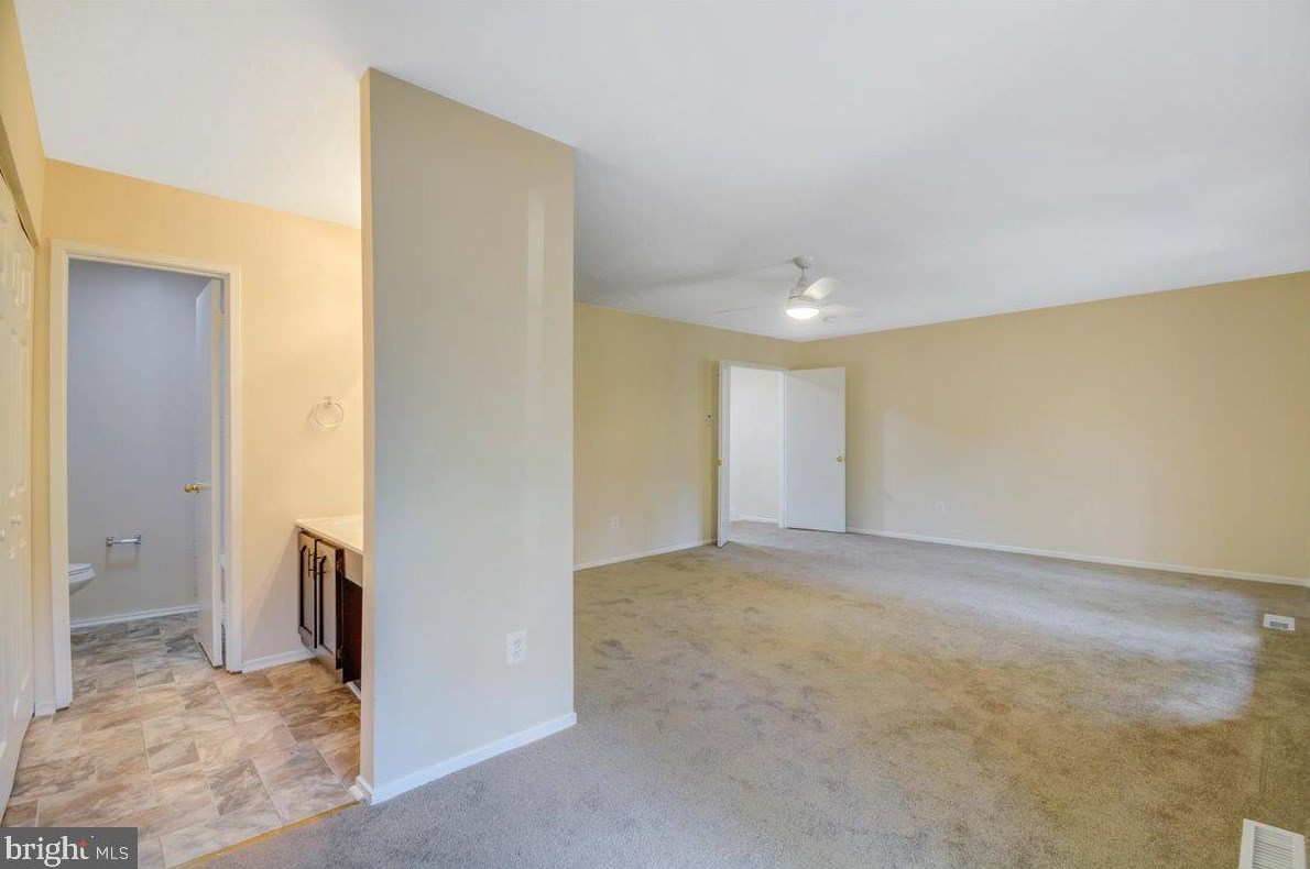 9842 Dairyton Ct, Gaithersburg MD 20886-1102 exterior