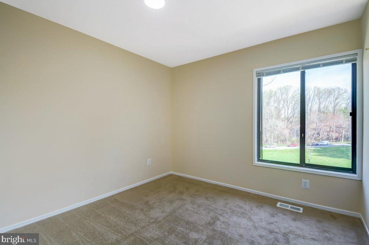 9842 Dairyton Ct, Gaithersburg MD 20886-1102 exterior