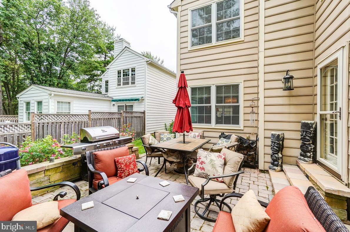 8303 Marketree Cir, Gaithersburg MD 20886-4919 exterior