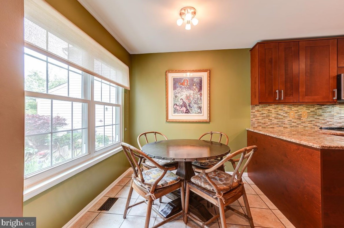 8303 Marketree Cir, Gaithersburg MD 20886-4919 exterior