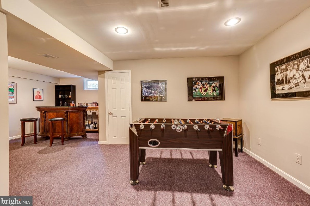 8303 Marketree Cir, Gaithersburg MD 20886-4919 exterior