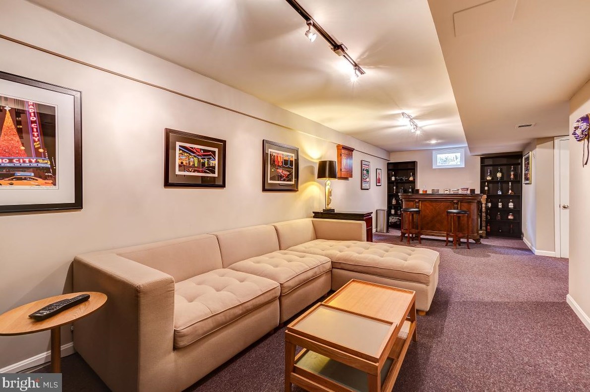 8303 Marketree Cir, Gaithersburg MD 20886-4919 exterior