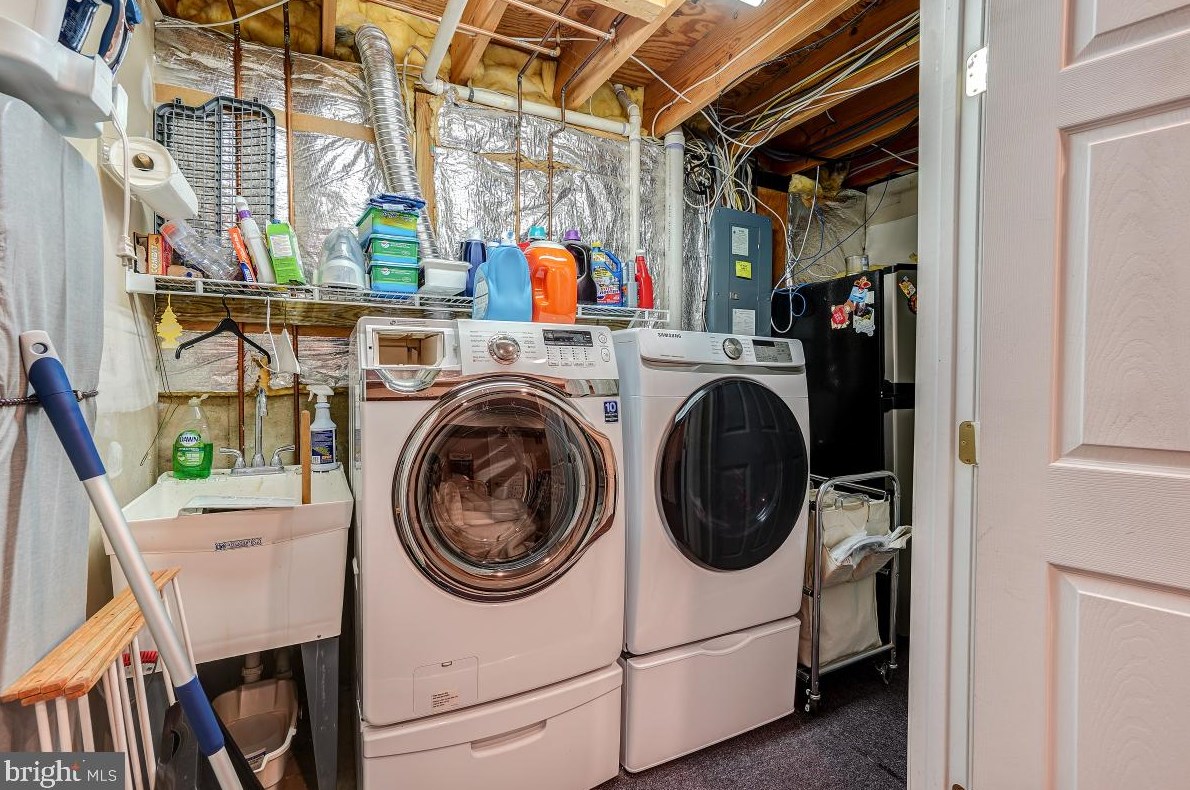 8303 Marketree Cir, Gaithersburg MD 20886-4919 exterior