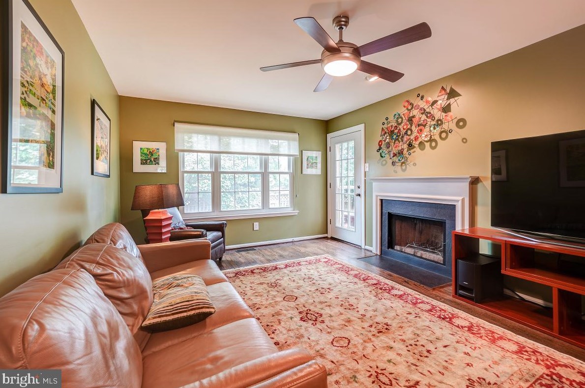 8303 Marketree Cir, Gaithersburg MD 20886-4919 exterior