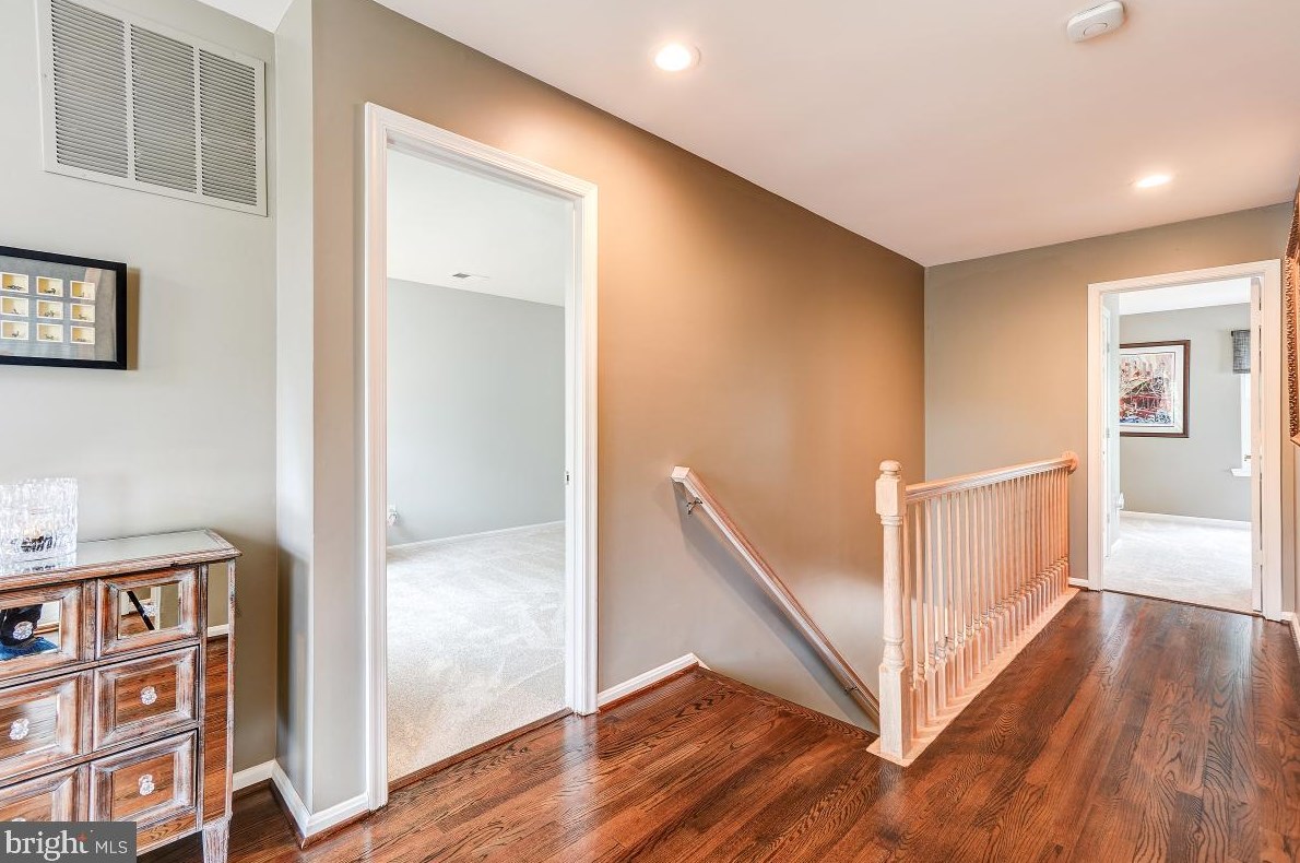 8303 Marketree Cir, Gaithersburg MD 20886-4919 exterior