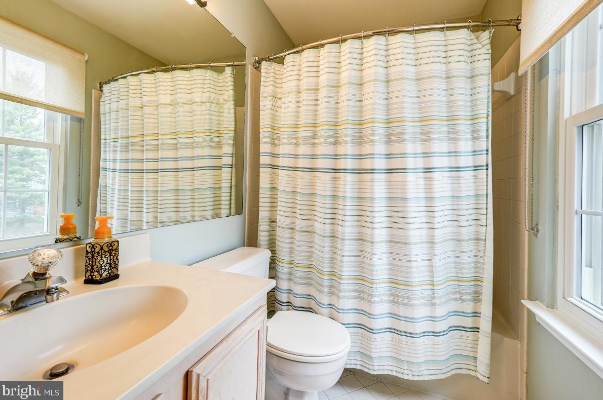 8303 Marketree Cir, Gaithersburg MD 20886-4919 exterior