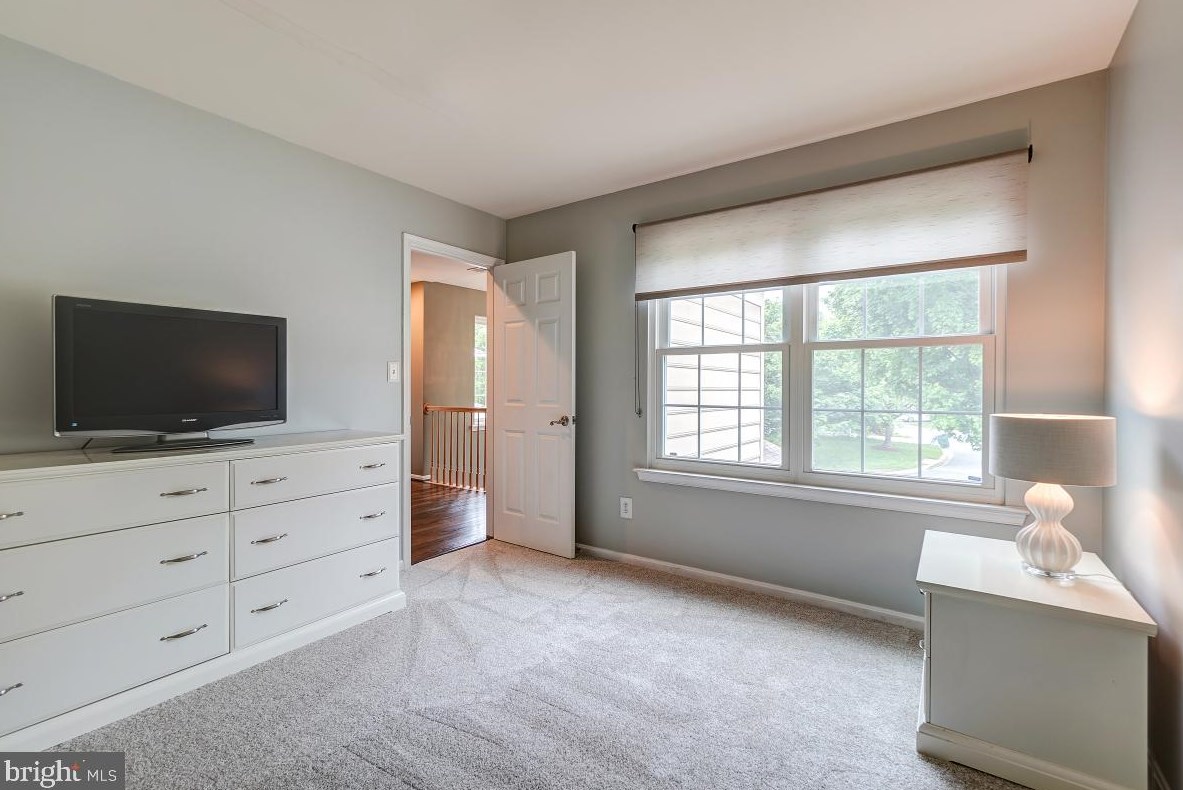 8303 Marketree Cir, Gaithersburg MD 20886-4919 exterior