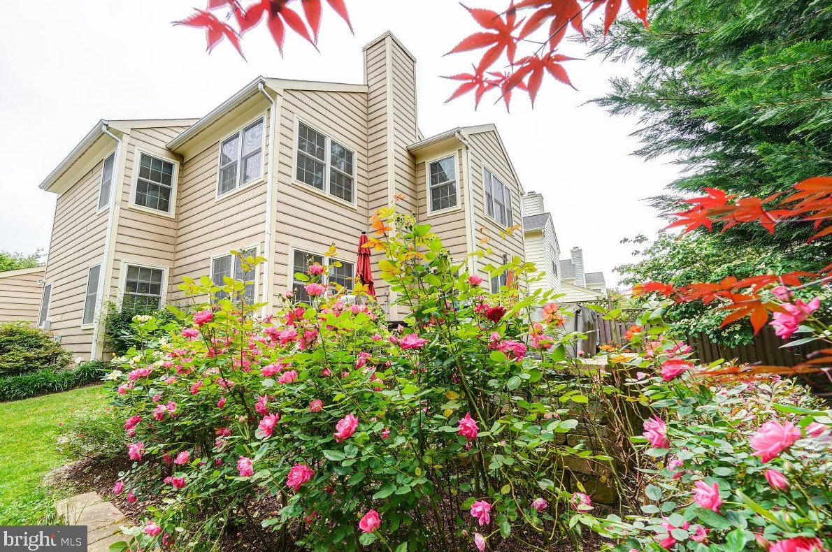 8303 Marketree Cir, Gaithersburg MD 20886-4919 exterior