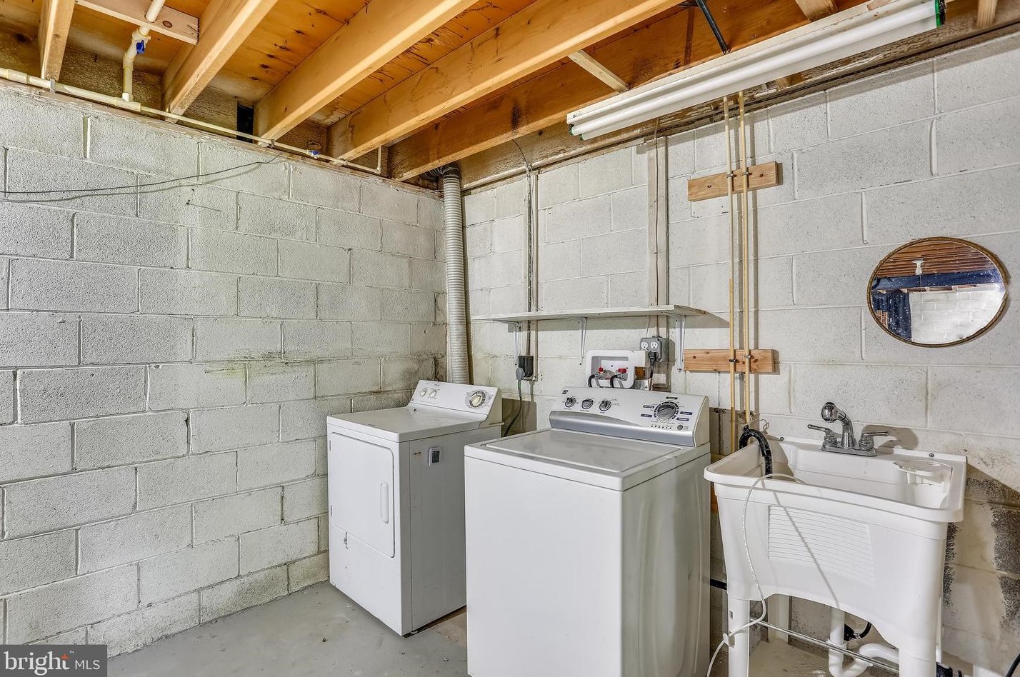 9764 Whetstone Dr, Gaithersburg MD 20886-3120 exterior