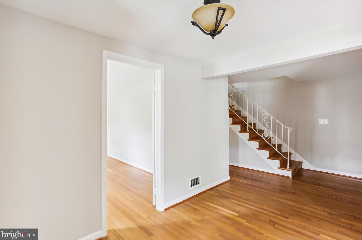 9764 Whetstone Dr, Gaithersburg MD 20886-3120 exterior