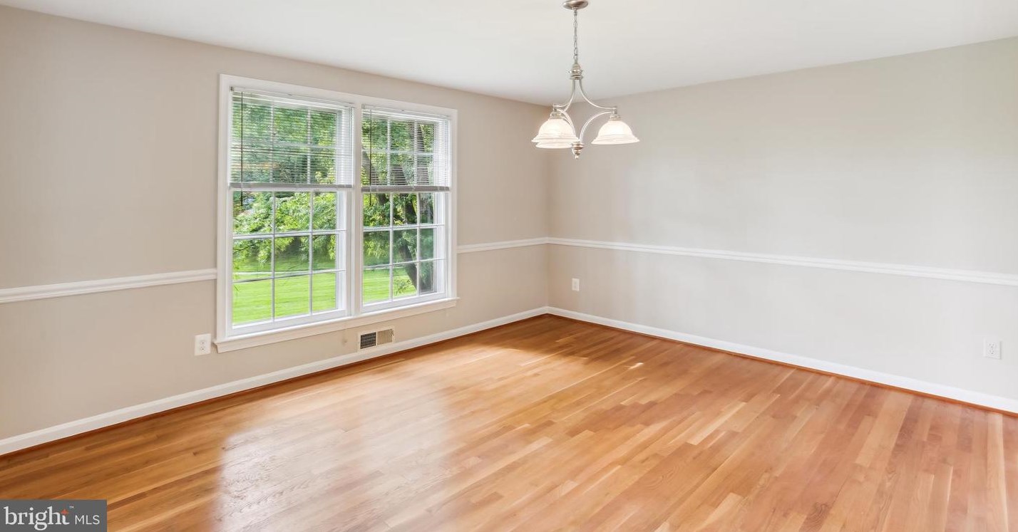 9764 Whetstone Dr, Gaithersburg MD 20886-3120 exterior