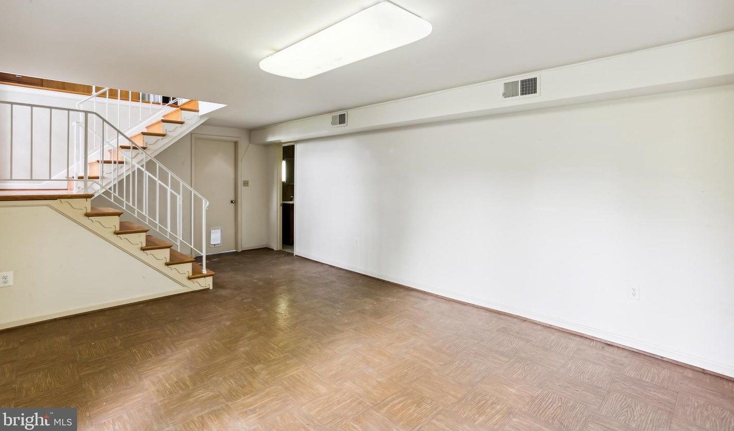 9764 Whetstone Dr, Gaithersburg MD 20886-3120 exterior