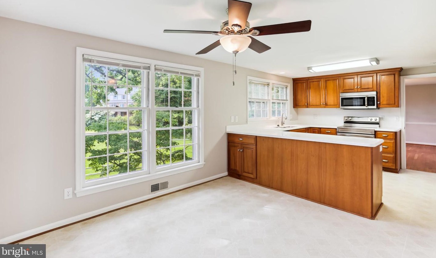 9764 Whetstone Dr, Gaithersburg MD 20886-3120 exterior