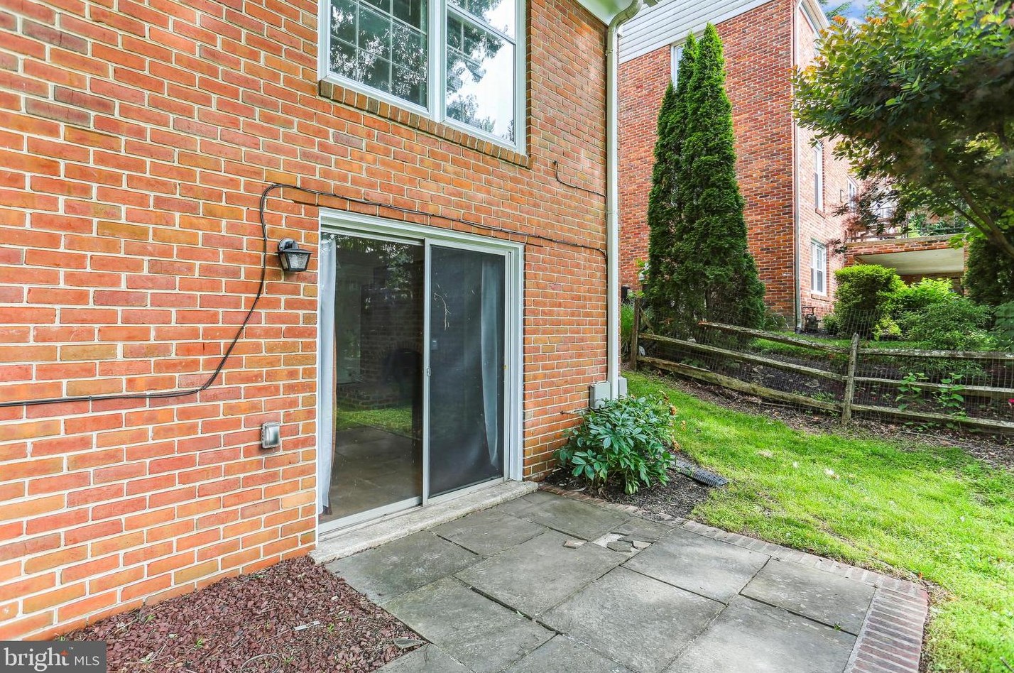 9764 Whetstone Dr, Gaithersburg MD 20886-3120 exterior