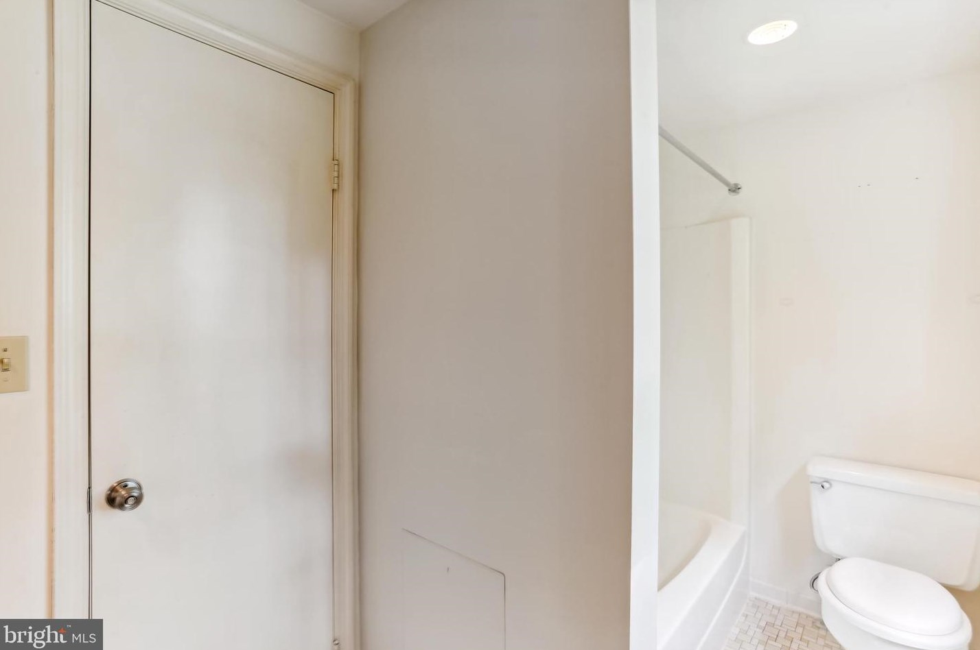 9764 Whetstone Dr, Gaithersburg MD 20886-3120 exterior