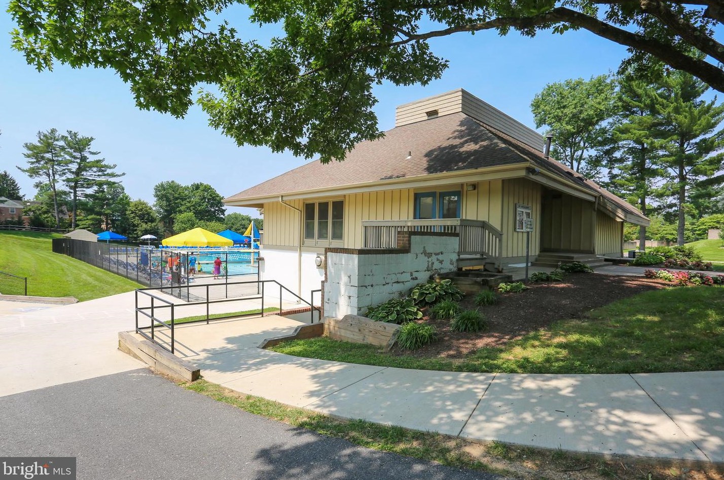 9764 Whetstone Dr, Gaithersburg MD 20886-3120 exterior