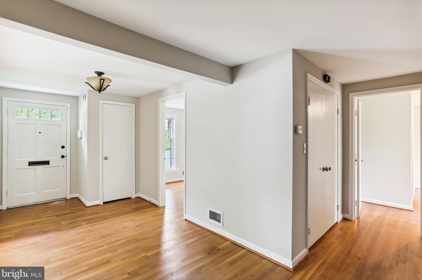 9764 Whetstone Dr, Gaithersburg MD 20886-3120 exterior