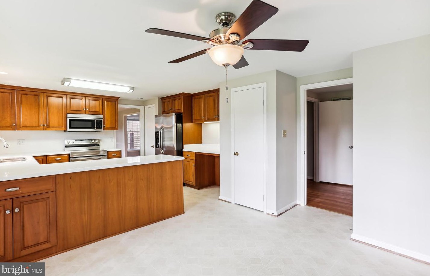 9764 Whetstone Dr, Gaithersburg MD 20886-3120 exterior