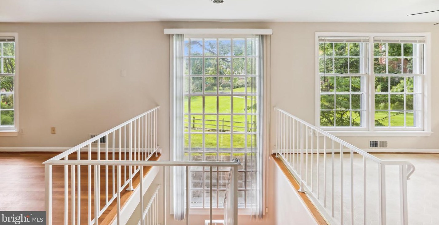 9764 Whetstone Dr, Gaithersburg MD 20886-3120 exterior