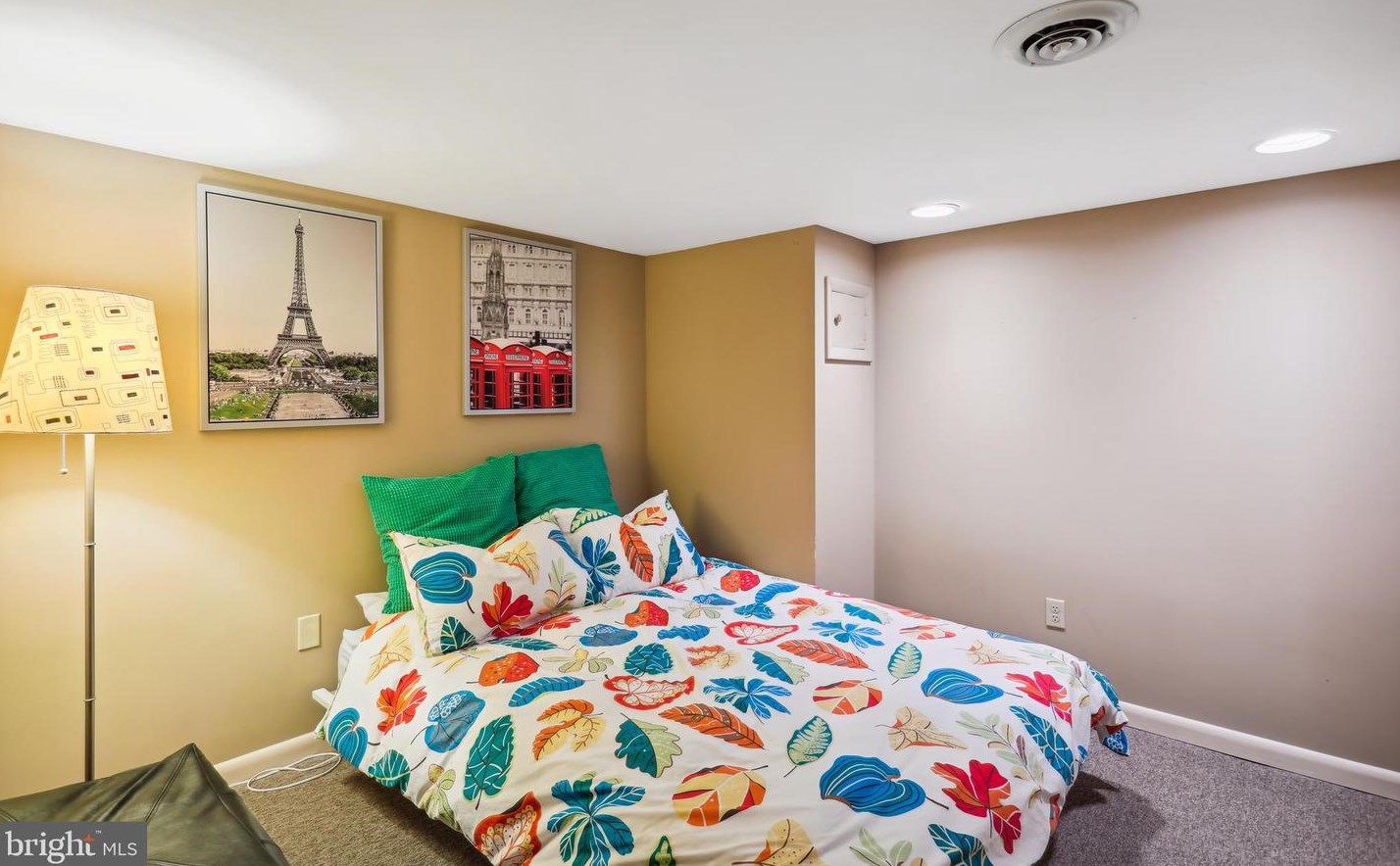 11104 Freas Dr, Gaithersburg MD 20878-2510 exterior