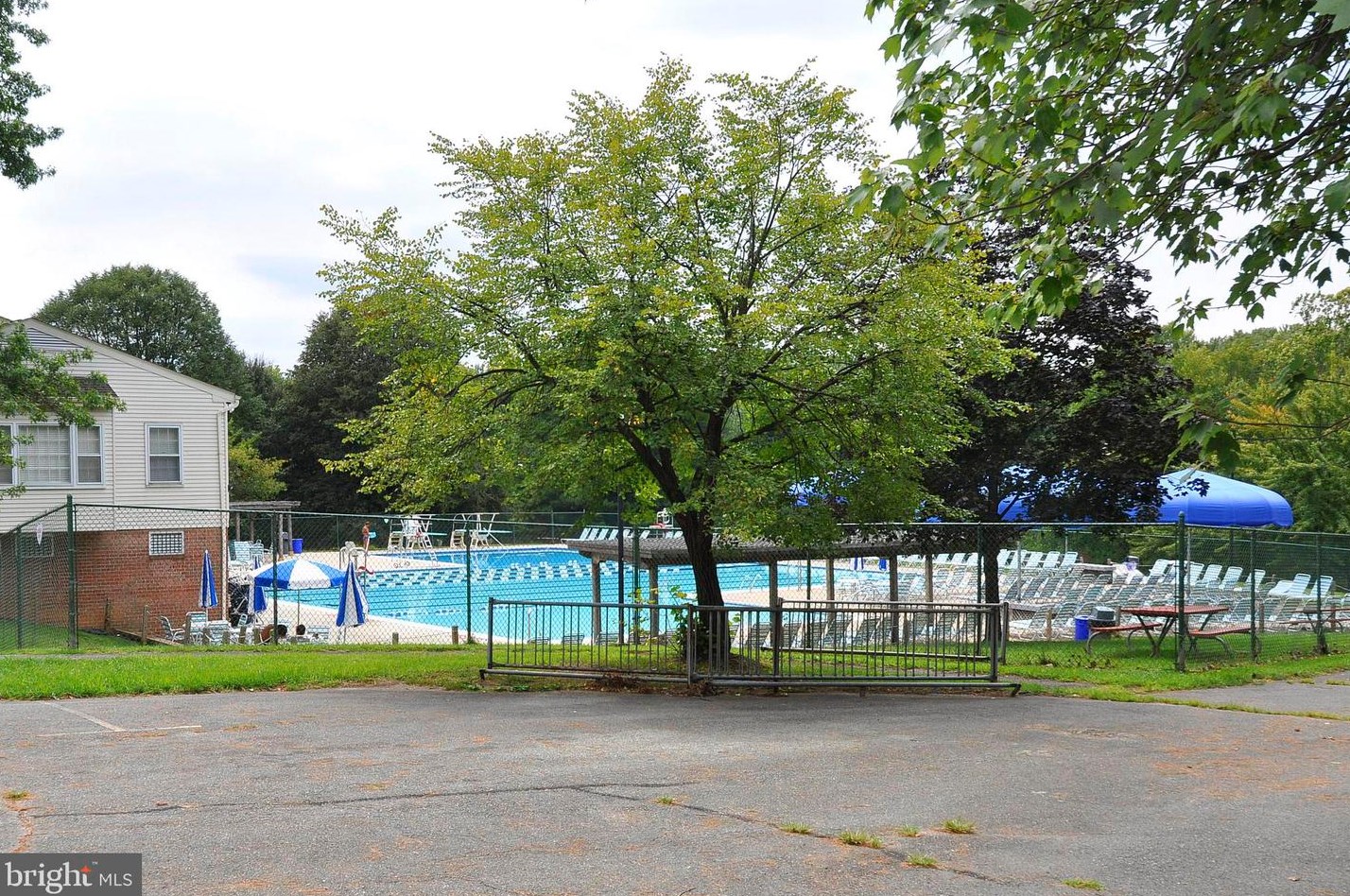 11104 Freas Dr, Gaithersburg MD 20878-2510 exterior