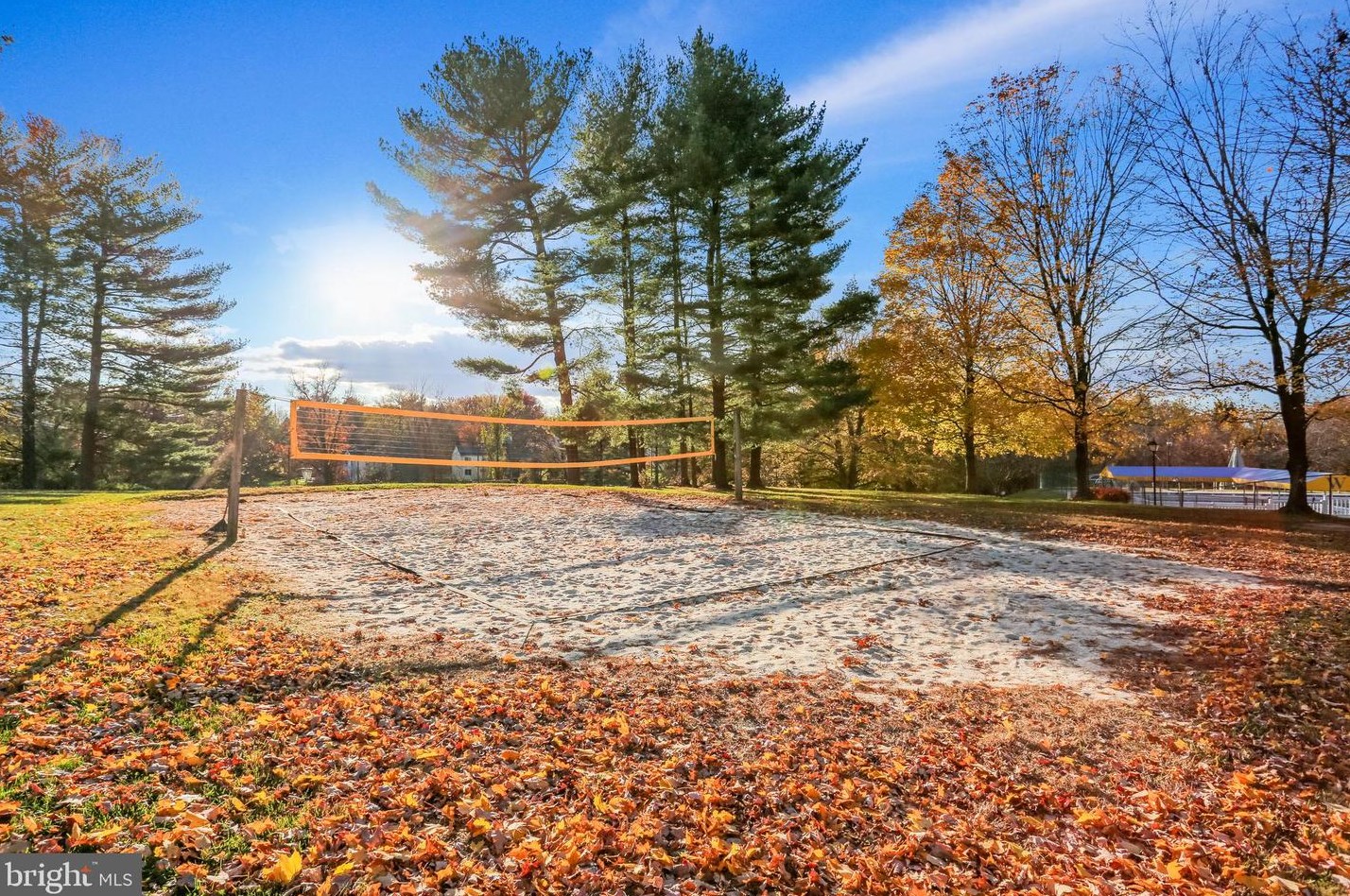 11104 Freas Dr, Gaithersburg MD 20878-2510 exterior