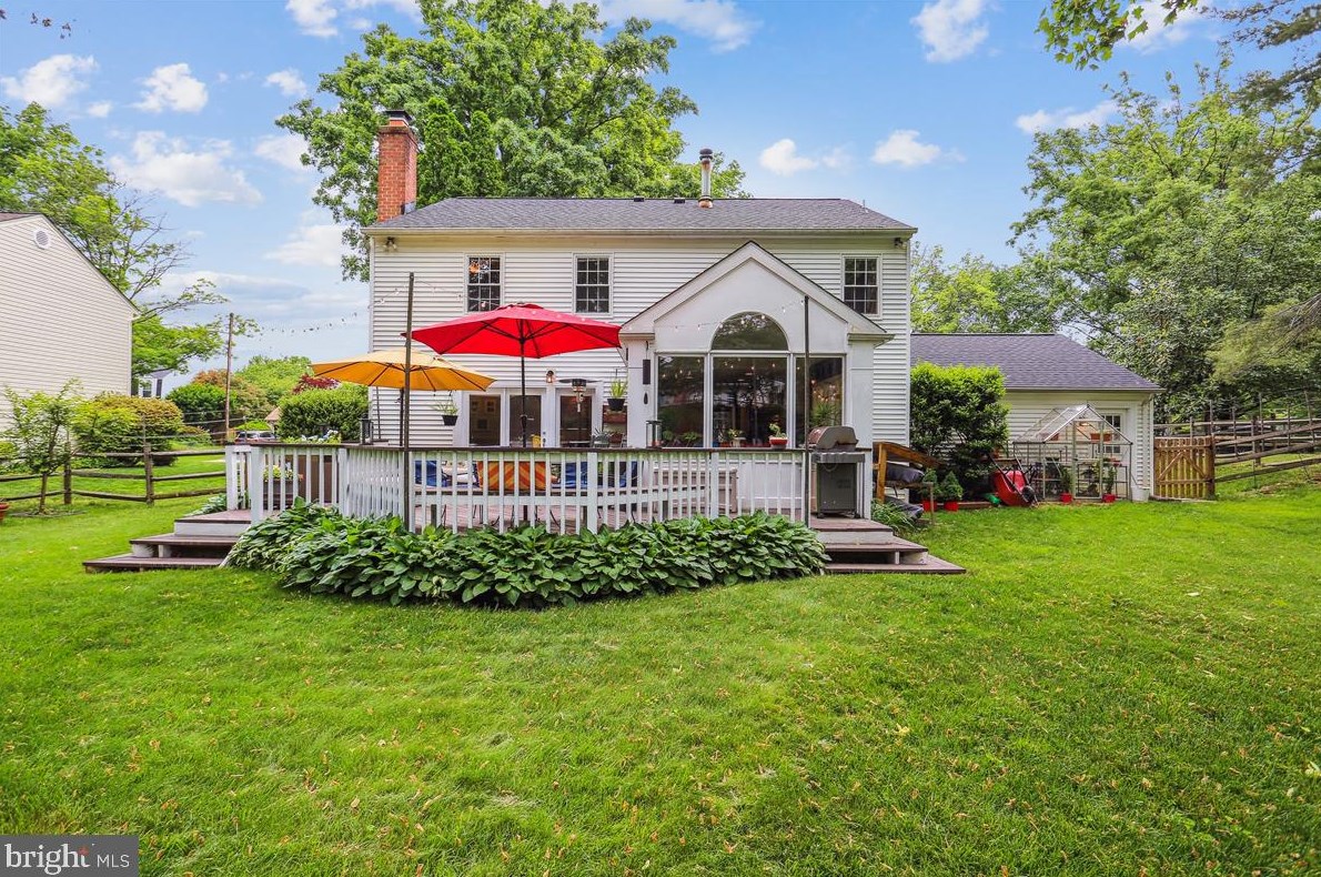 11104 Freas Dr, Gaithersburg MD 20878-2510 exterior