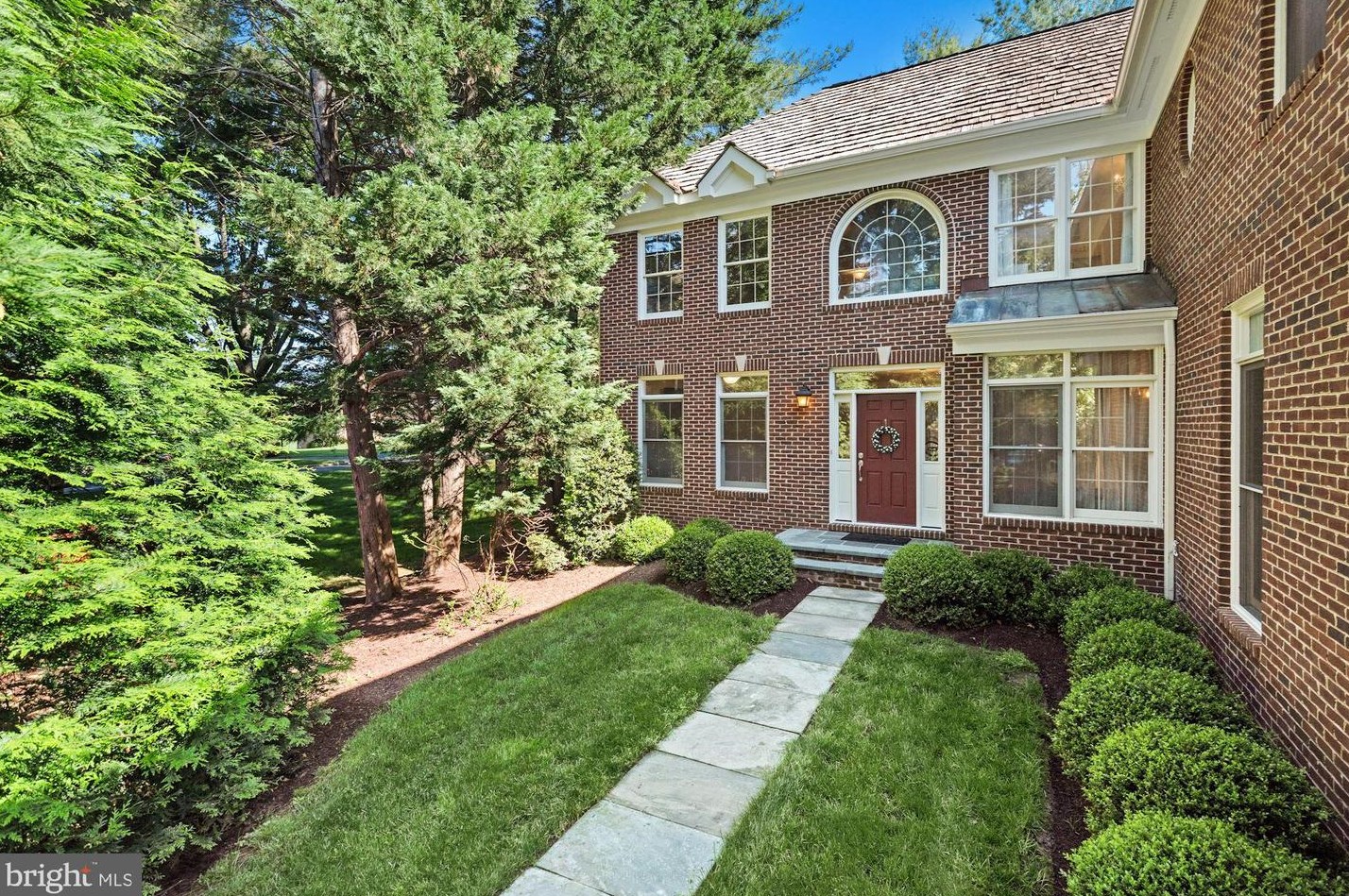 4 Willow Gate Ct, Bethesda, MD