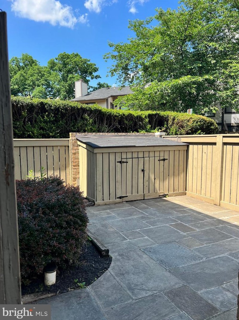 9520 Tunstall Pl, Gaithersburg MD  20886-0482 exterior