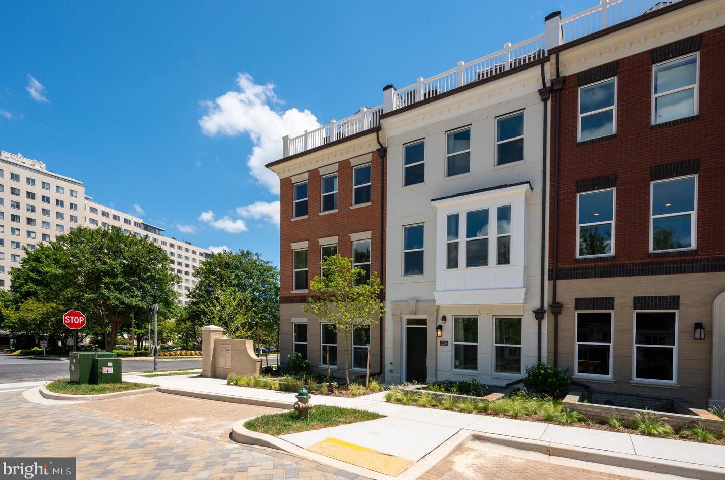 10276 Grosvenor Pl, Rockville, MD 20852