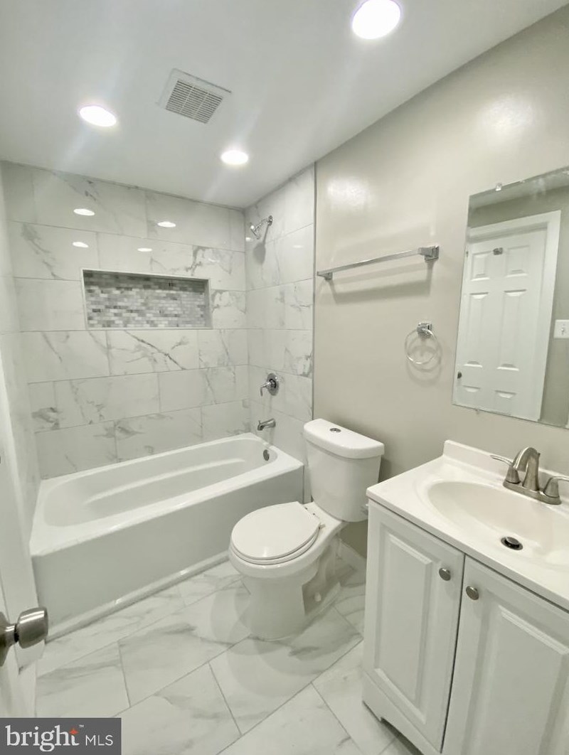 9709 Hellingly Pl, Gaithersburg MD  20886-0576 exterior