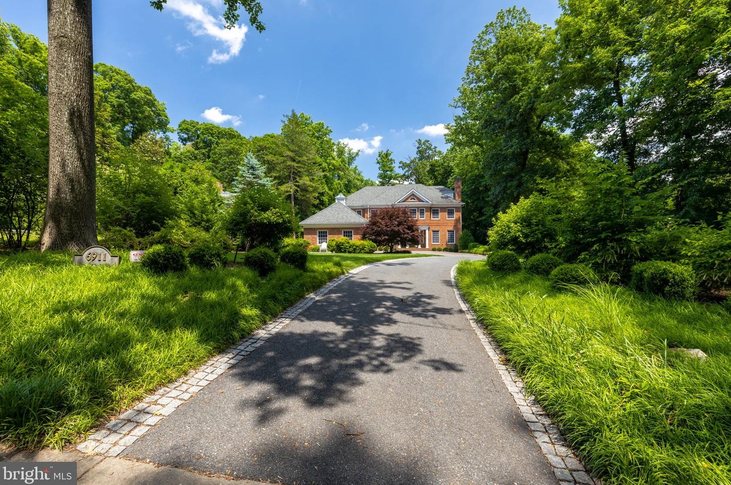 6911 Radnor Rd, Bethesda MD  20817-6328 exterior