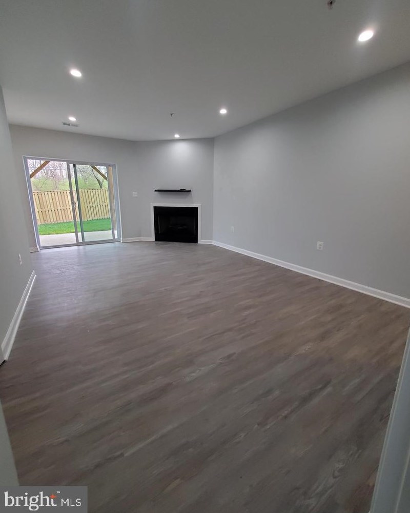 102 Garth Ter, Gaithersburg MD  20879-3222 exterior