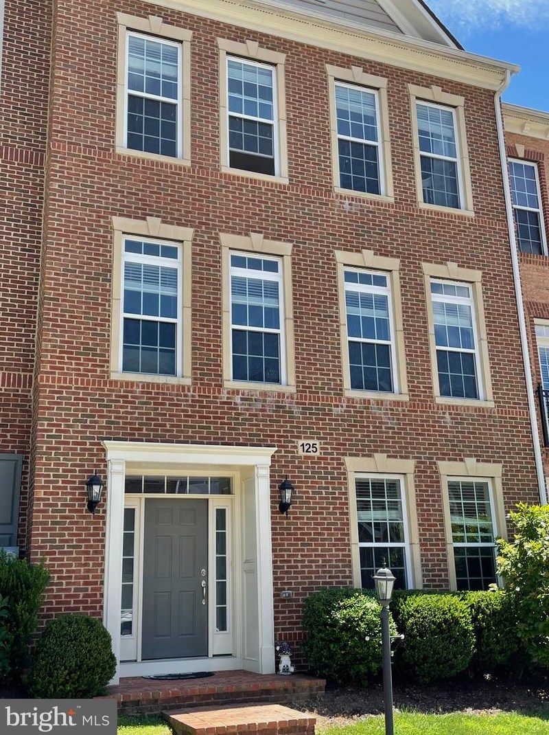125 Autumn View Dr, Gaithersburg, MD 20878-7818