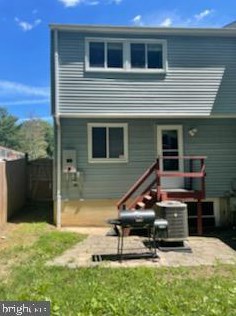 10235 Millstream Dr, Gaithersburg MD  20886-1053 exterior