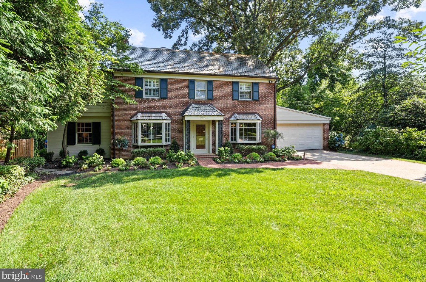 5009 Randall Ln, Bethesda, MD 20816-1959