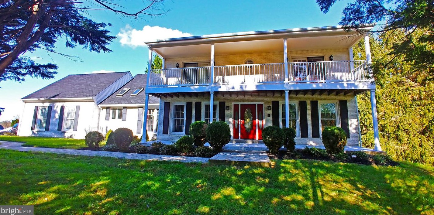 8524 Paddockview Dr, Gaithersburg, MD 20882-1031