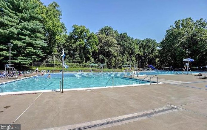 6760 Kenwood Forest Ln, Bethesda MD  20815-6502 exterior