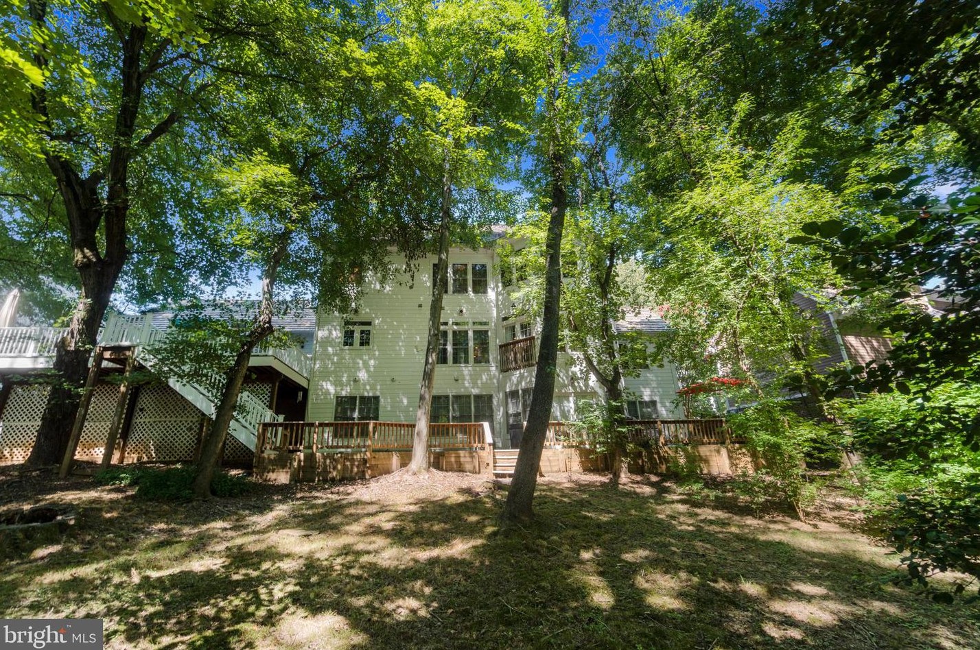 122 Treehaven St, Gaithersburg, MD 20878-5747