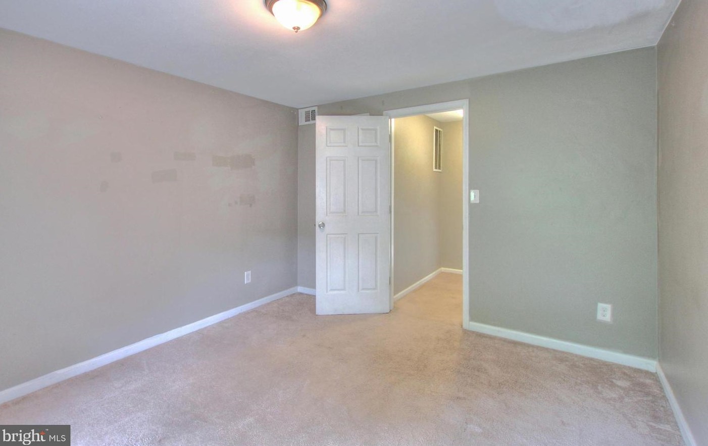 19043 Canadian Ct, Gaithersburg MD 20886-3939 exterior