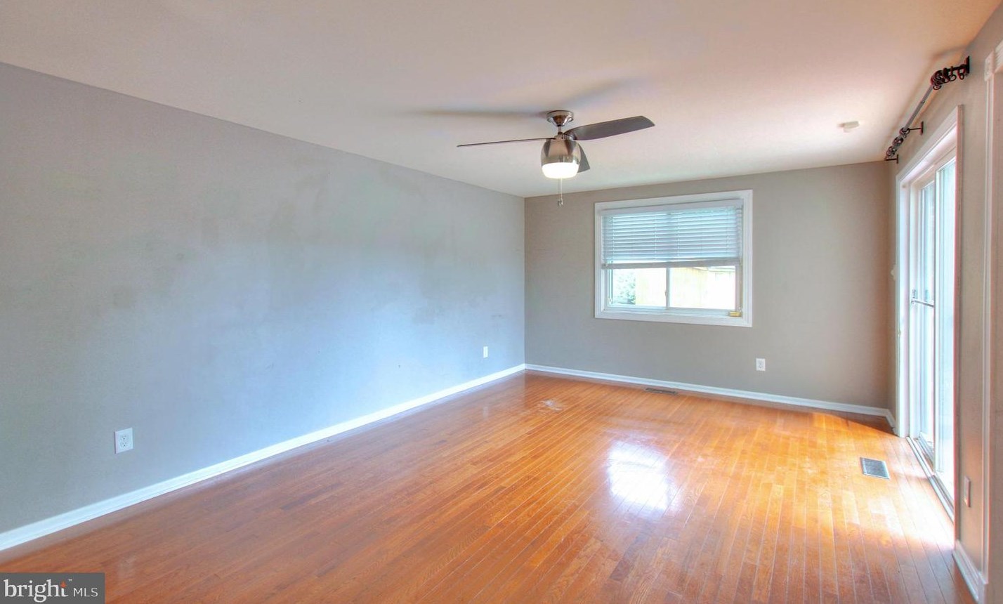 19043 Canadian Ct, Gaithersburg MD 20886-3939 exterior