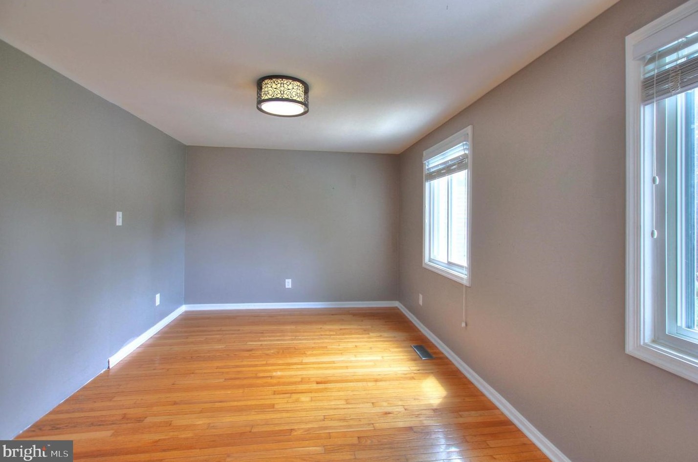 19043 Canadian Ct, Gaithersburg MD 20886-3939 exterior