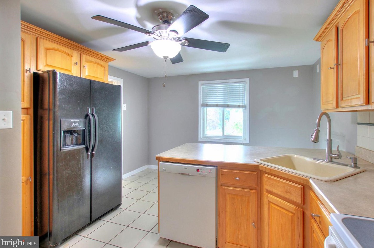 19043 Canadian Ct, Gaithersburg MD 20886-3939 exterior