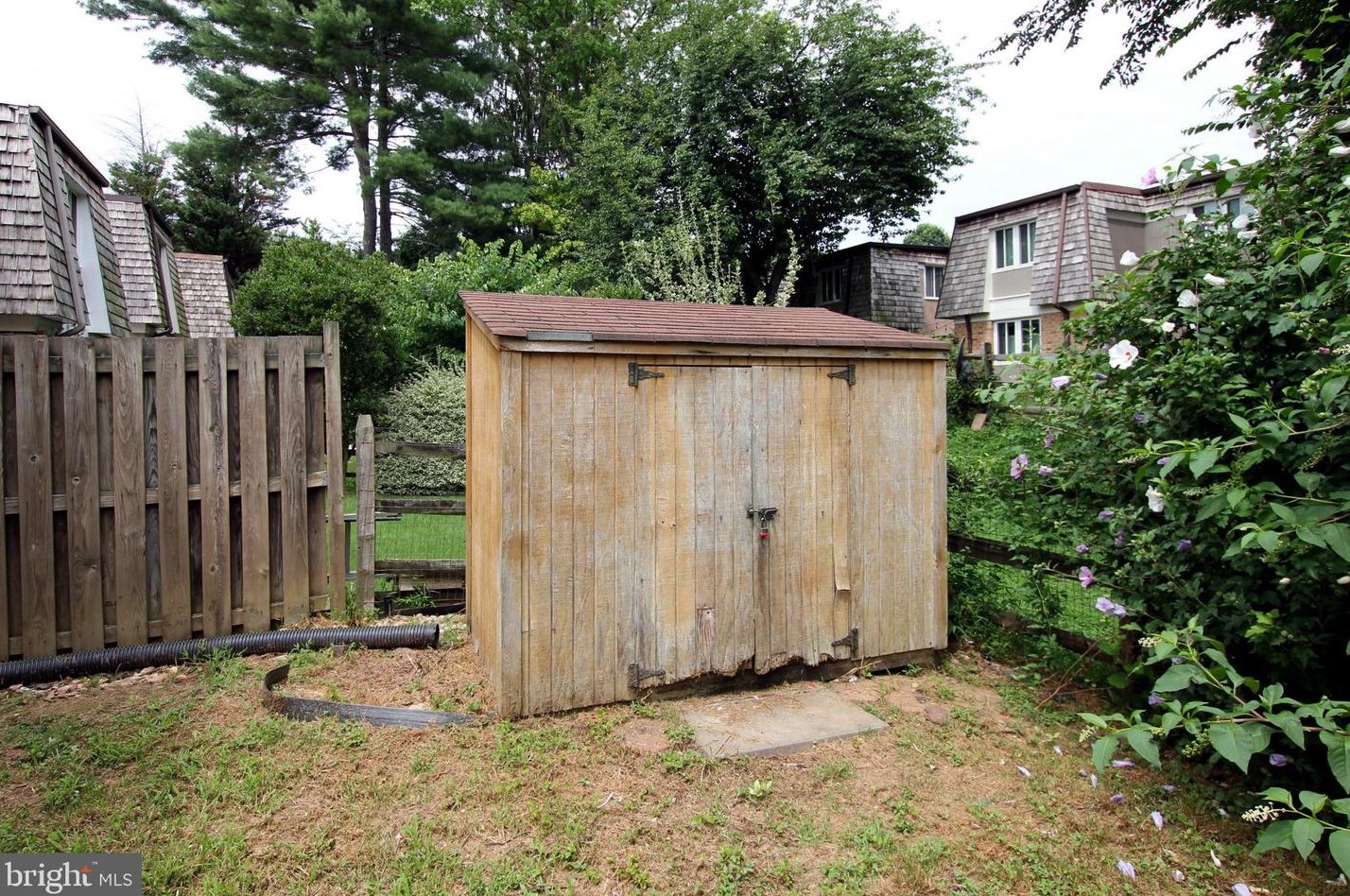 19043 Canadian Ct, Gaithersburg MD 20886-3939 exterior