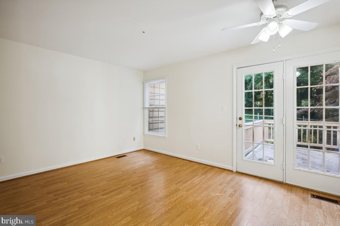 8612 Fountain Valley Dr, Gaithersburg MD  20886-5672 exterior