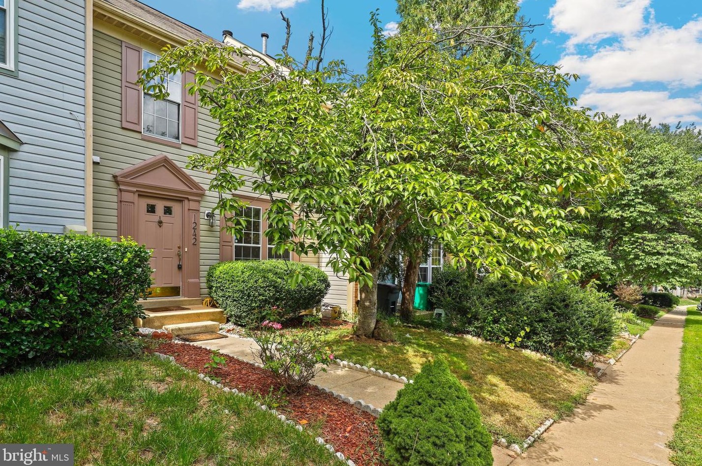 1242 Travis View Ct, Gaithersburg, MD 20879-3299