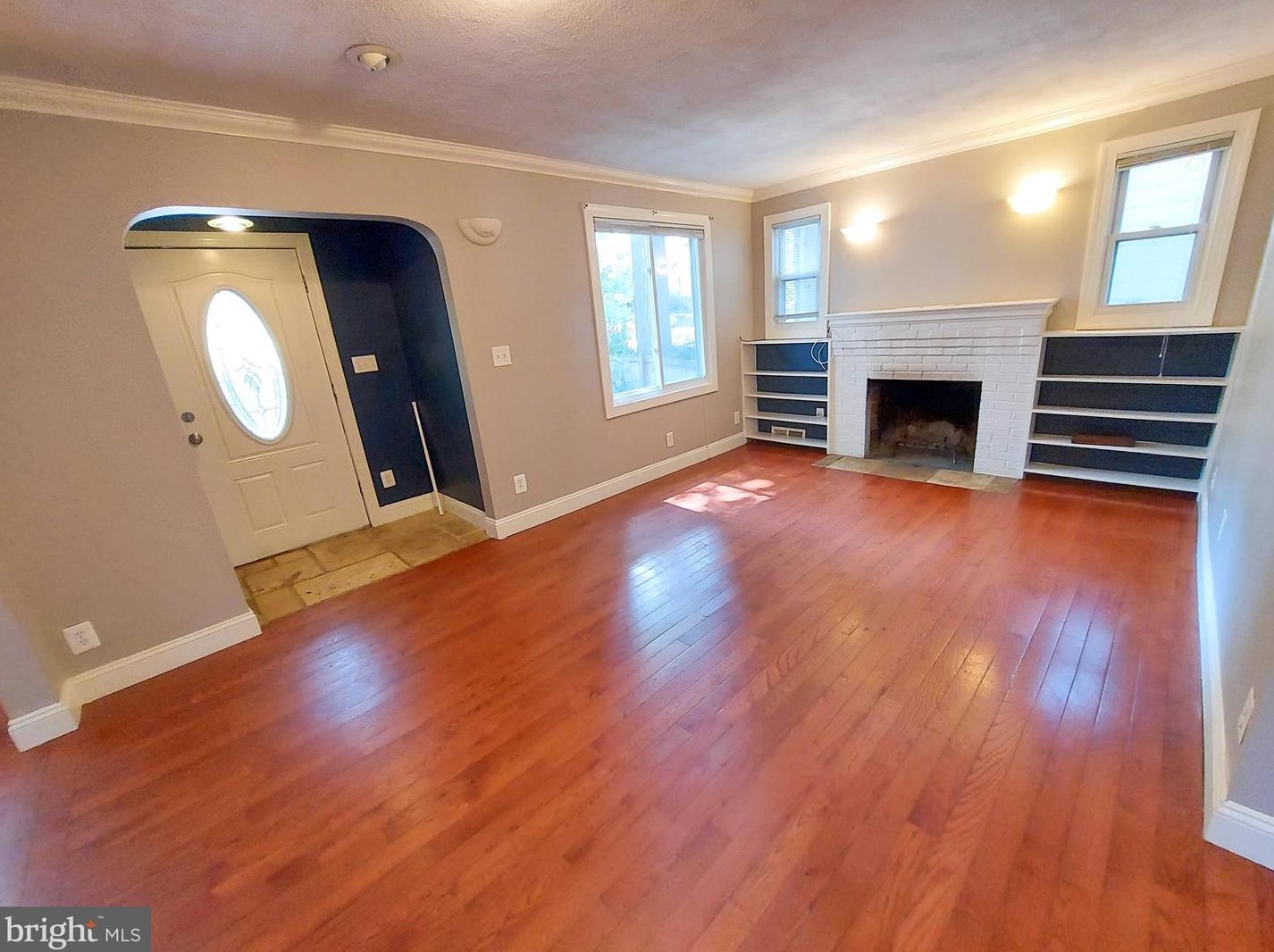 909 Heron Dr, Silver Spring, MD 20901