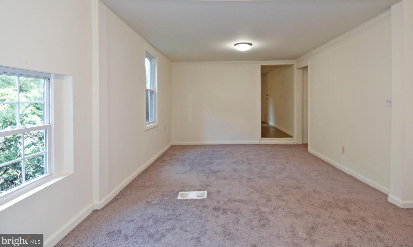 7520 Hawkins Creamery Rd, Gaithersburg MD 20882-3512 exterior